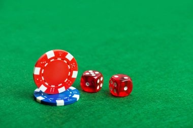letsbet মোবাইল অ্যাপ পোকার গেমপ্লে এবং লাইভ ডিলার ভিউ